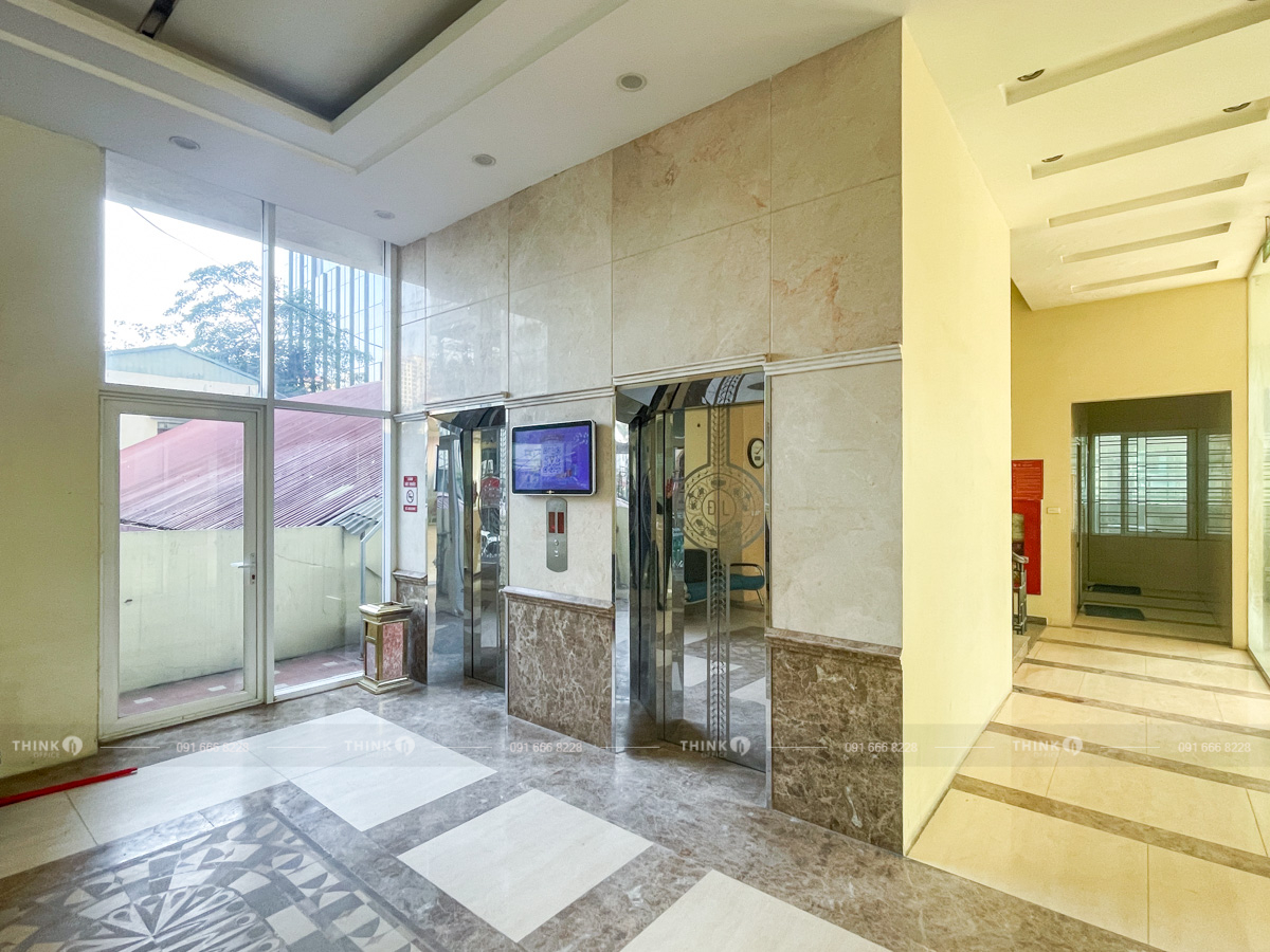 Khu vực sảnh thang máy toà nhà AM Group Đường Láng