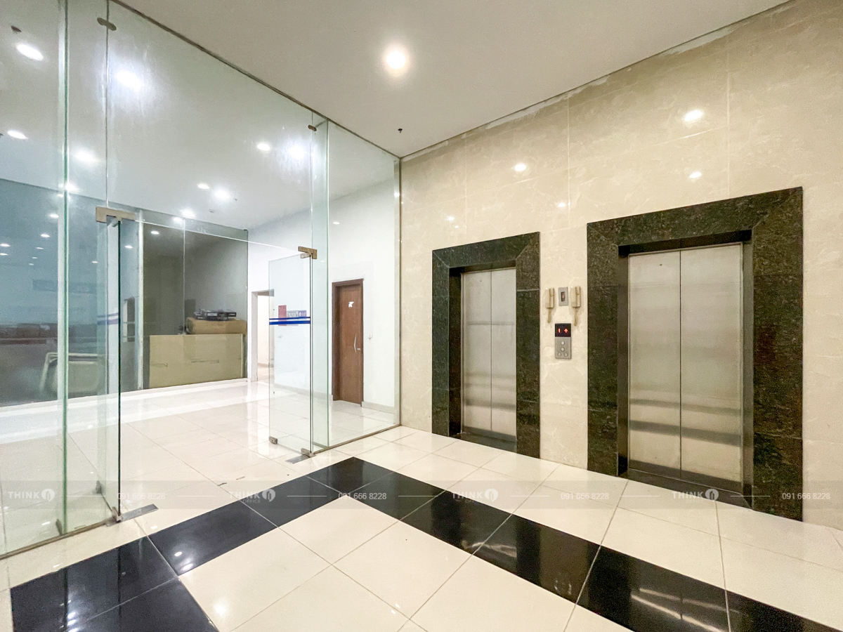 Khu vực sảnh thang máy toà nhà Việt Đức Complex