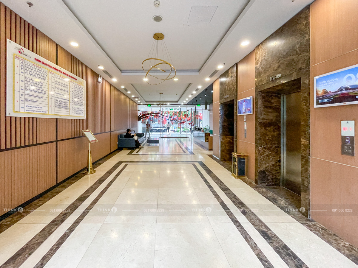 Khu vực sảnh thang máy văn phòng toà nhà Golden Palm