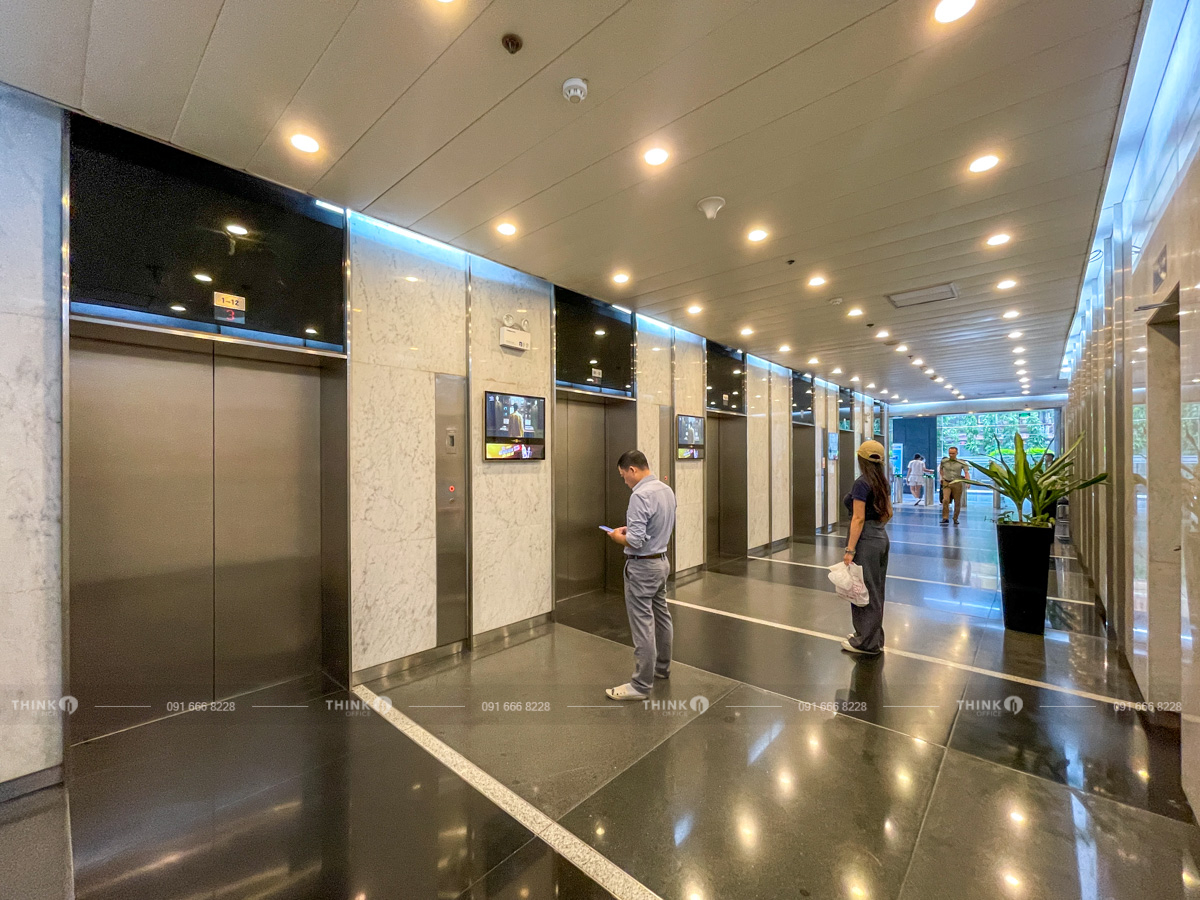 Khu vực sảnh thang máy văn phòng toà nhà Vinaconex Tower Láng Hạ
