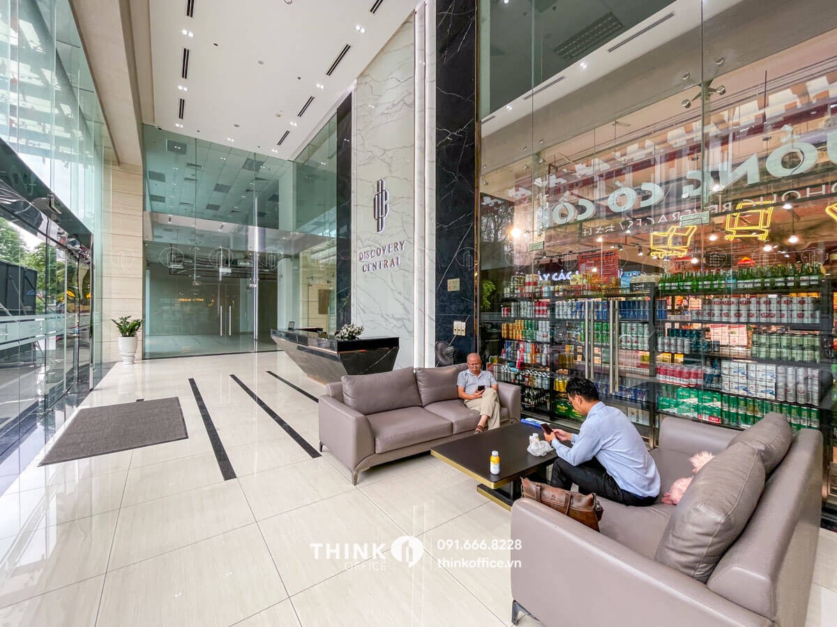 Khu vực đón tiếp khách tại sảnh văn phòng Discovery Central 67 Trần Phú Ba Đình