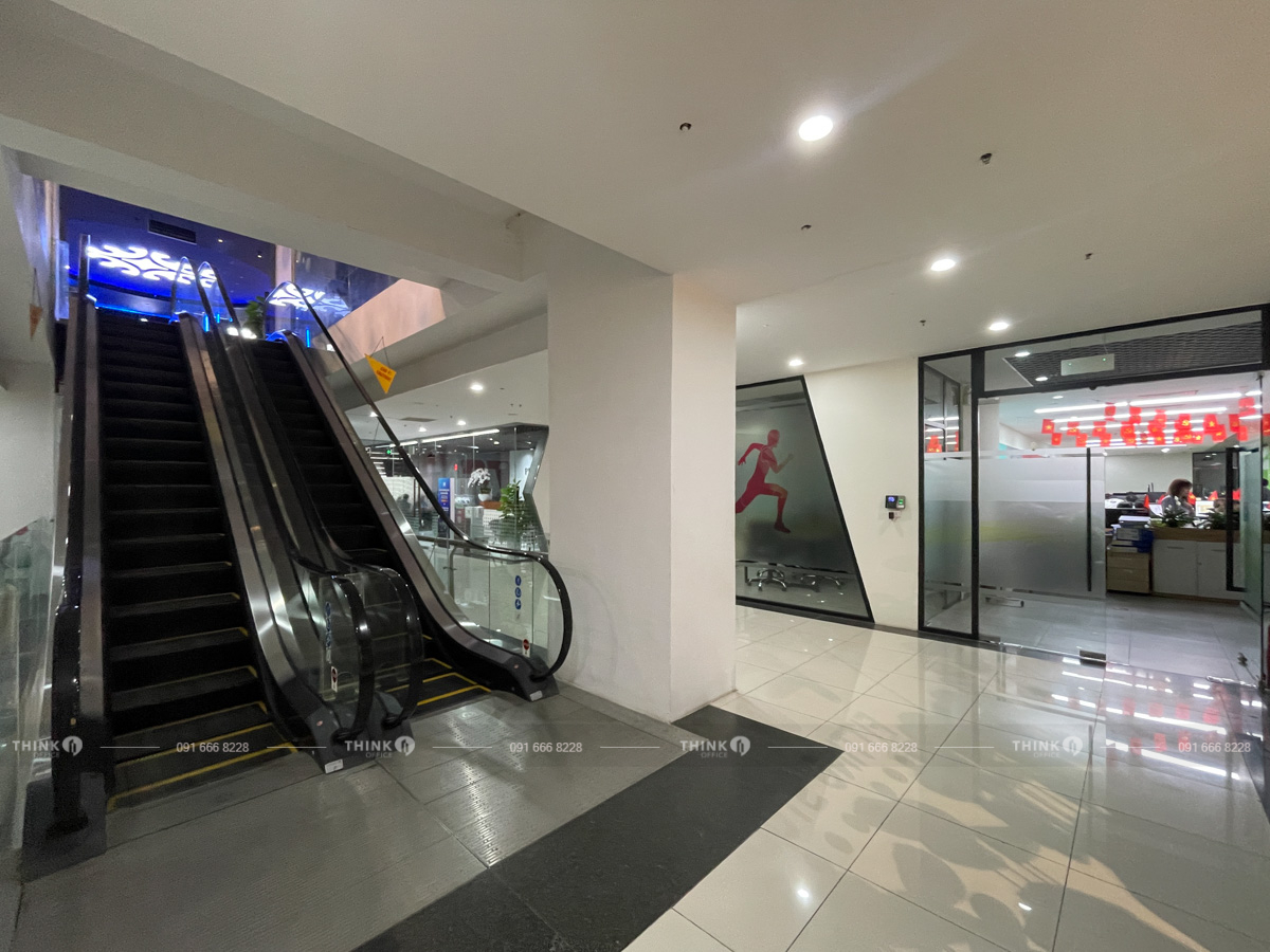 Khu vực thang cuốn toà nhà Handiresco Complex