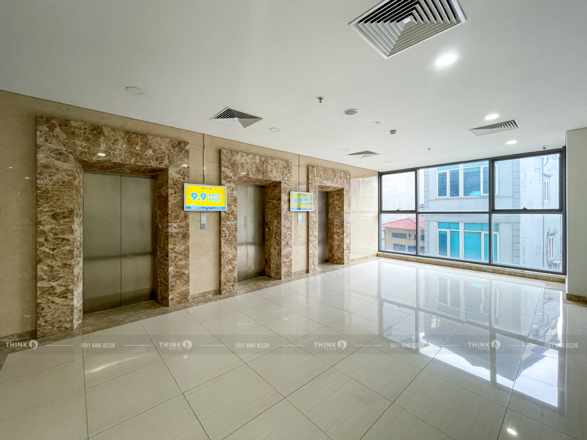 Khu vực thang máy toà nhà Golden Palm