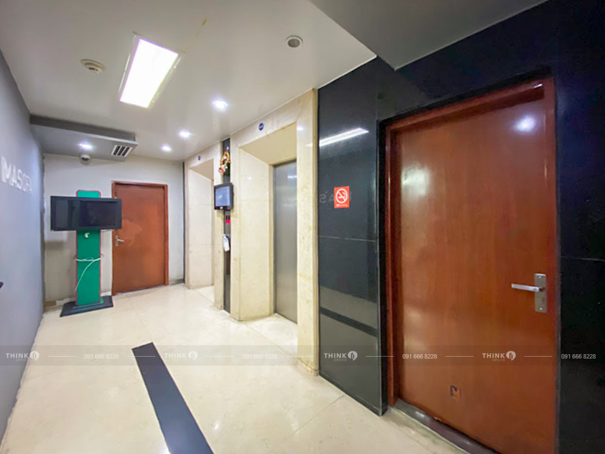 Khu vực thang máy văn phòng HD Building