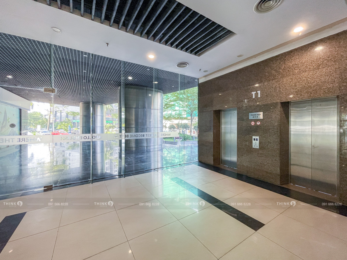 Khu vực thang máy văn phòng Victoria Văn Phú