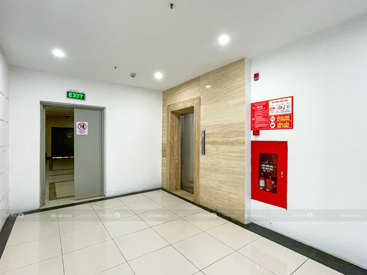Khu vực thang máy văn phòng toà nhà Handiresco Complex