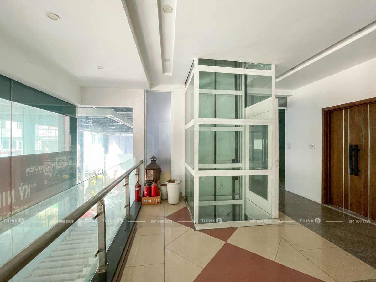 Khu vực thang máy văn phòng toà nhà Red River Building Lê Văn Lương