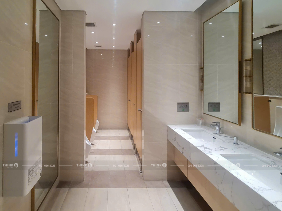 Khu vực vệ sinh toà nhà BRG Tower Trần Quang Khải