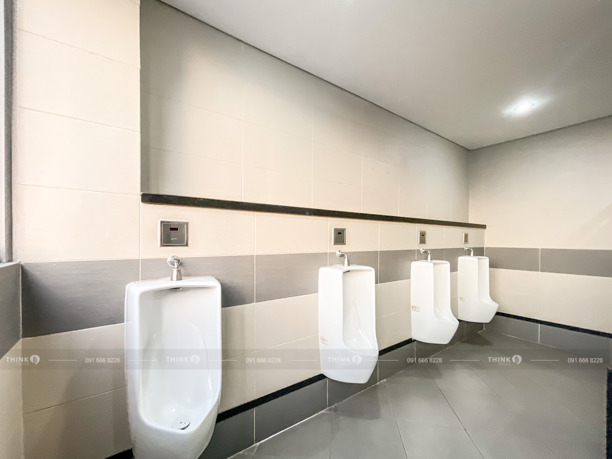 Khu vực vệ sinh toà nhà Ngọc Khánh Building