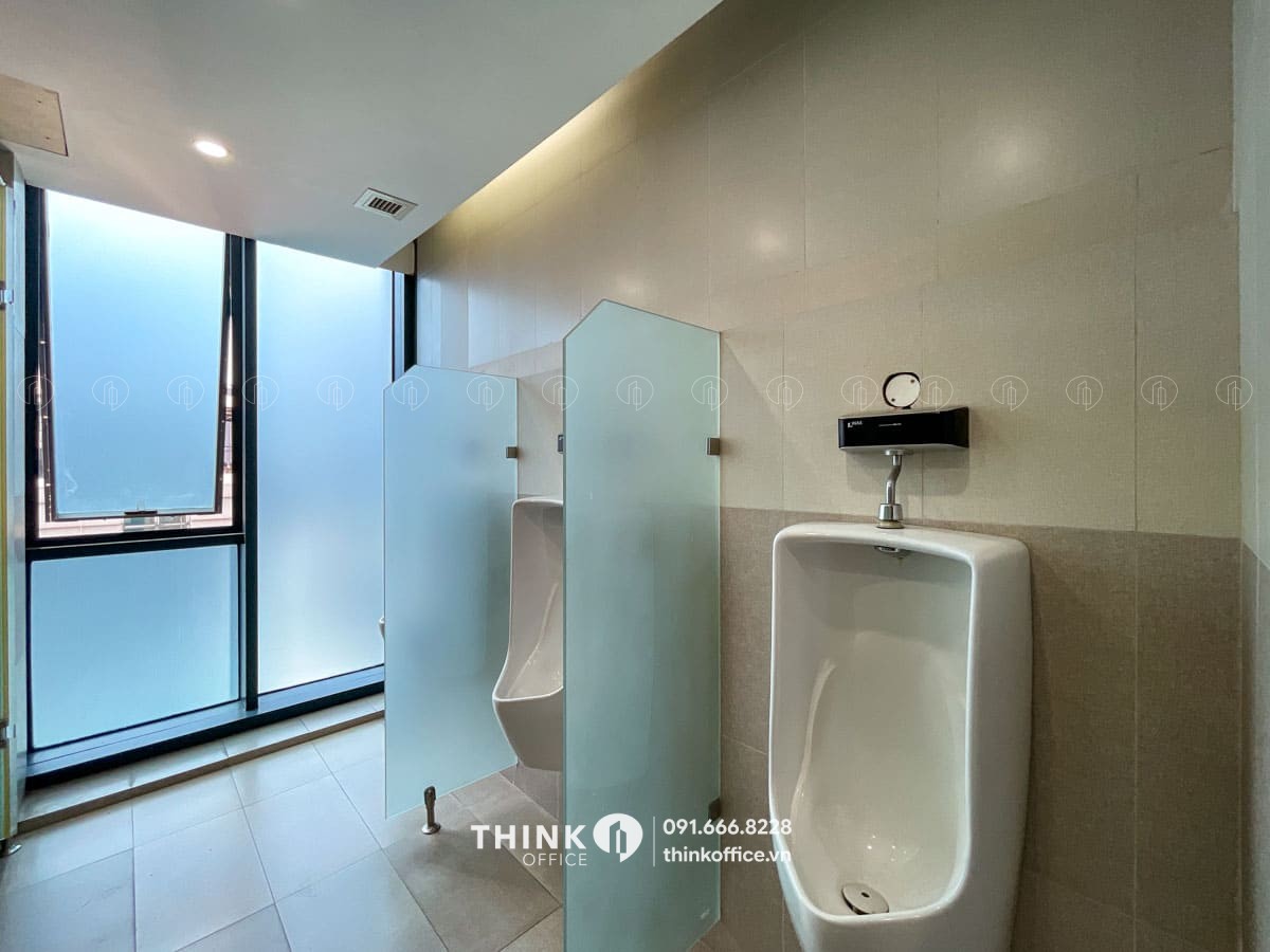 Bồn vệ sinh toà nhà SISC Tower