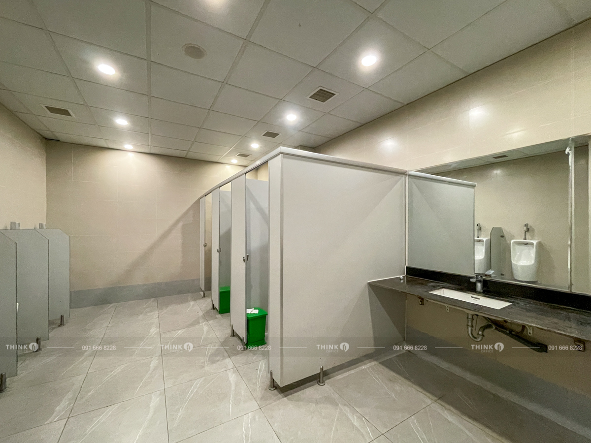 Khu vực vệ sinh toà nhà Việt Đức Complex