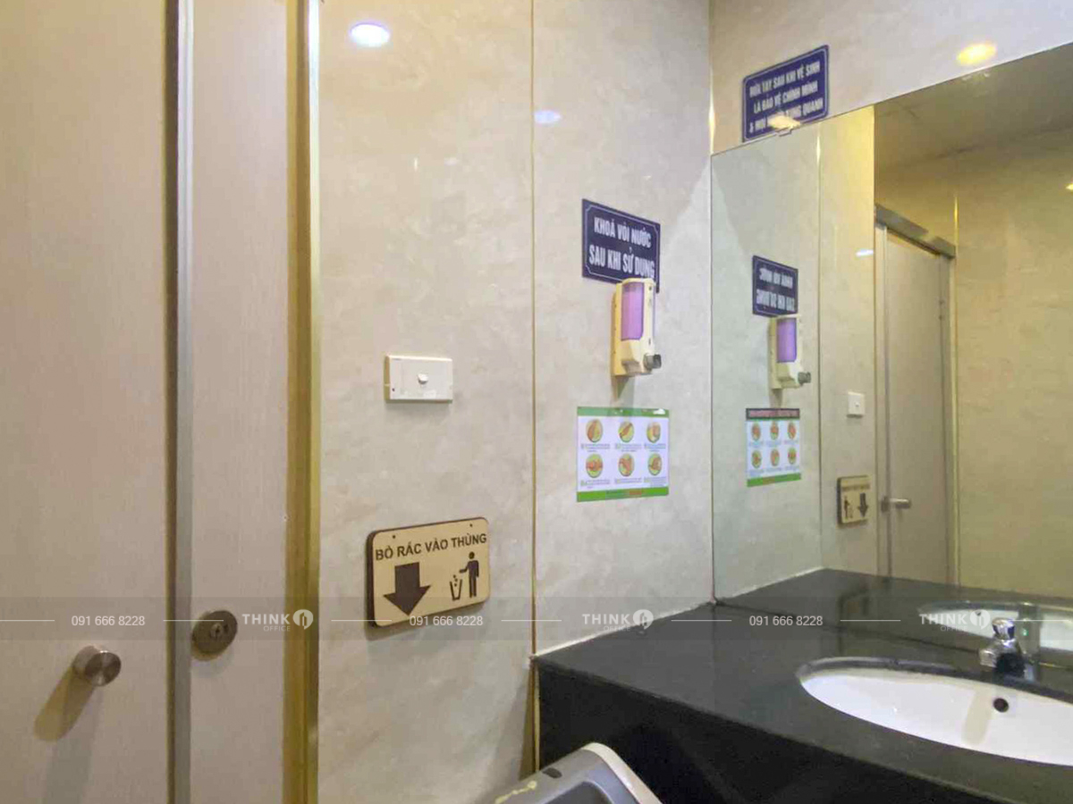 Khu vực vệ sinh toà nhà Việt Hải Building