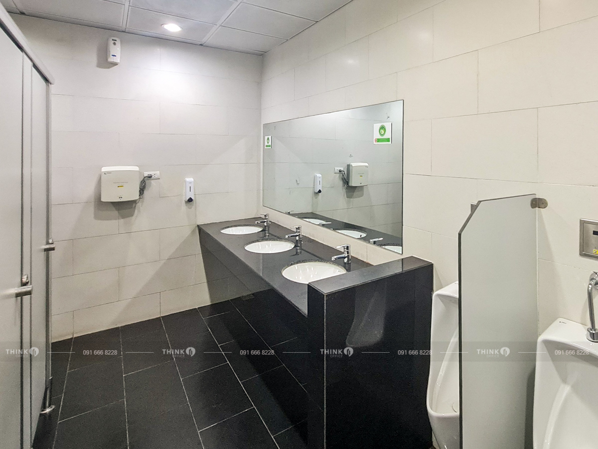 Khu vực vệ sinh toà nhà Vinafor Building Lò Đúc
