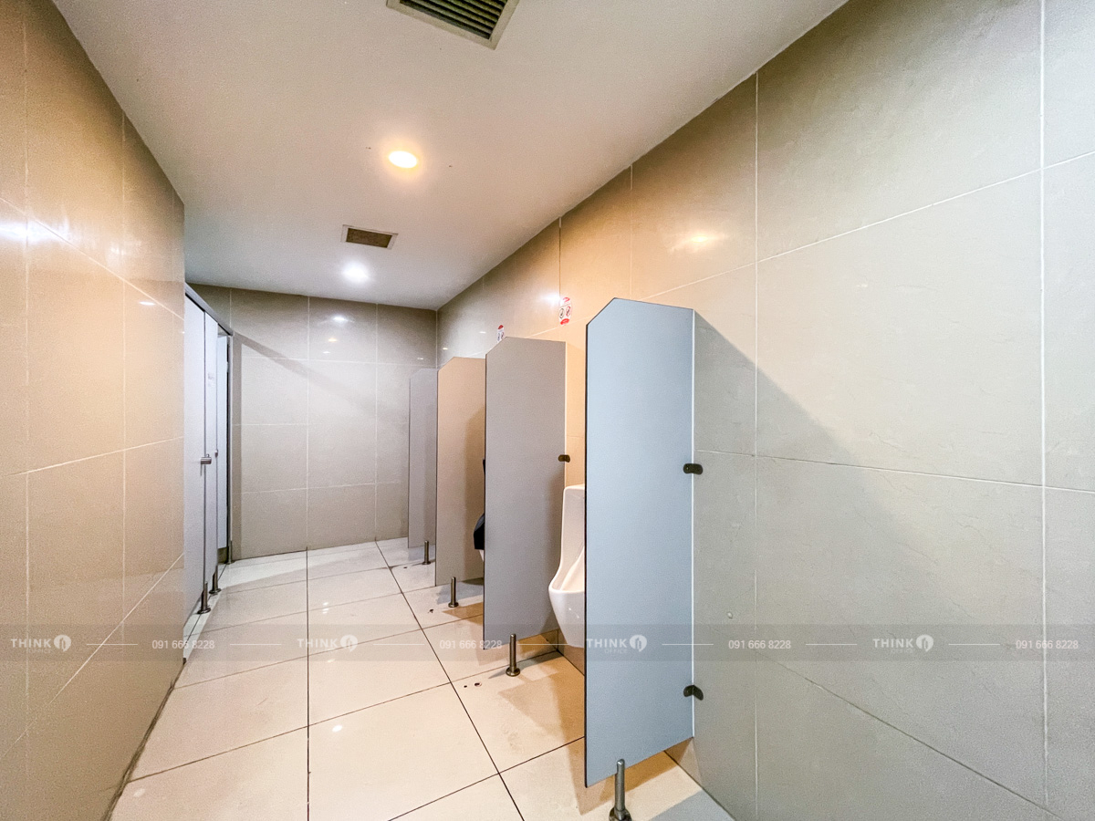 Khu vực vệ sinh toà nhà Vườn Đào