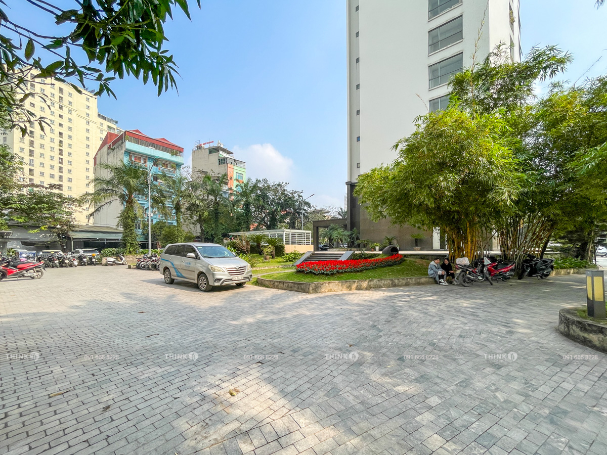 Khuôn viên ngoài toà nhà Hudland Tower Nguyễn Hữu Thọ
