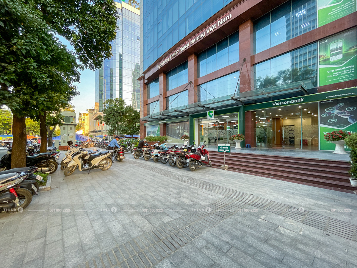 Khuôn viên ngoài toà nhà ADI Building