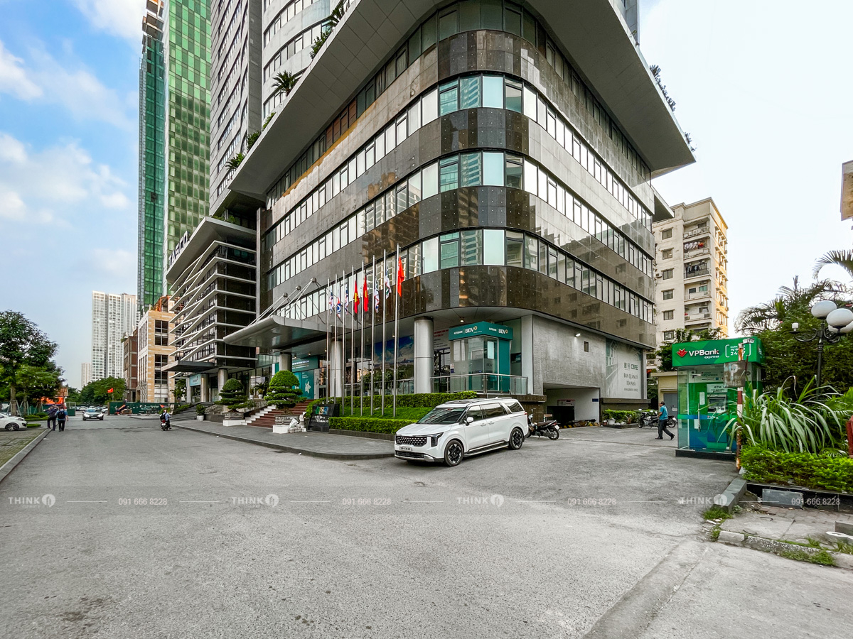 Khuôn viên ngoài toà nhà CEO Tower