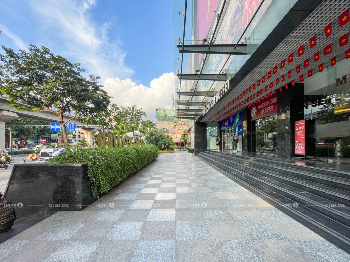 Khuôn viên ngoài toà nhà Gold Tower