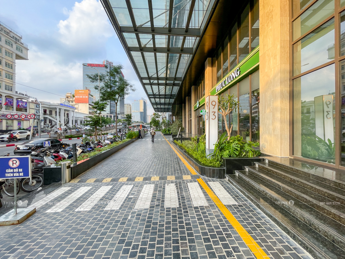 Khuôn viên ngoài toà nhà Green Diamond Láng Hạ