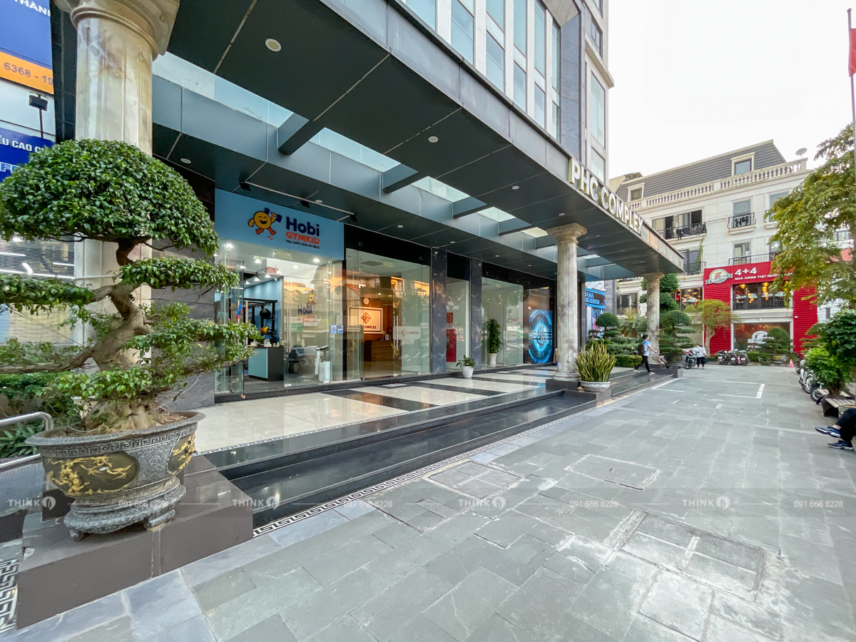 Khuôn viên ngoài toà nhà PHC Complex