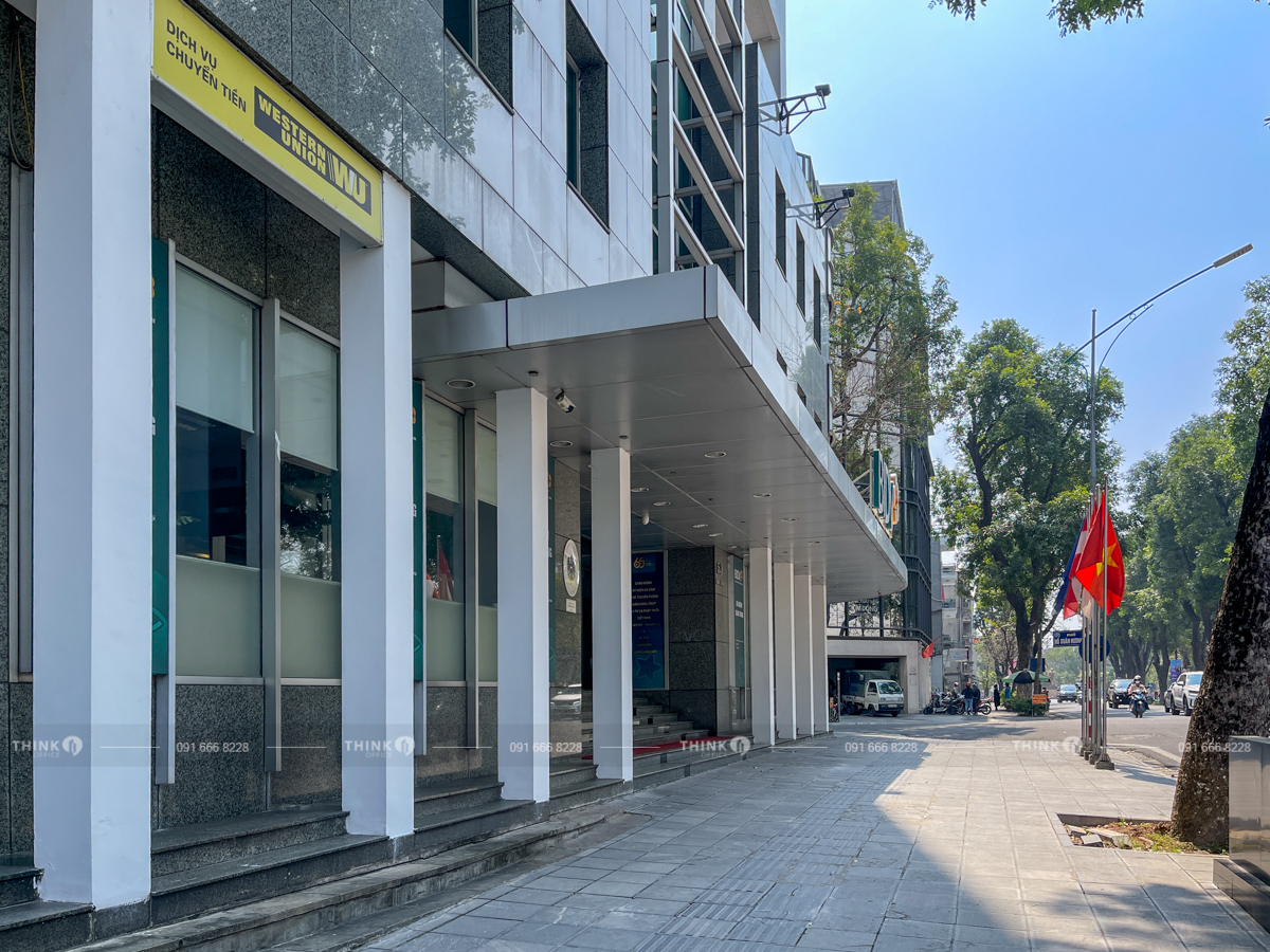 Khuôn viên ngoài toà nhà Prime Centre Quang Trung