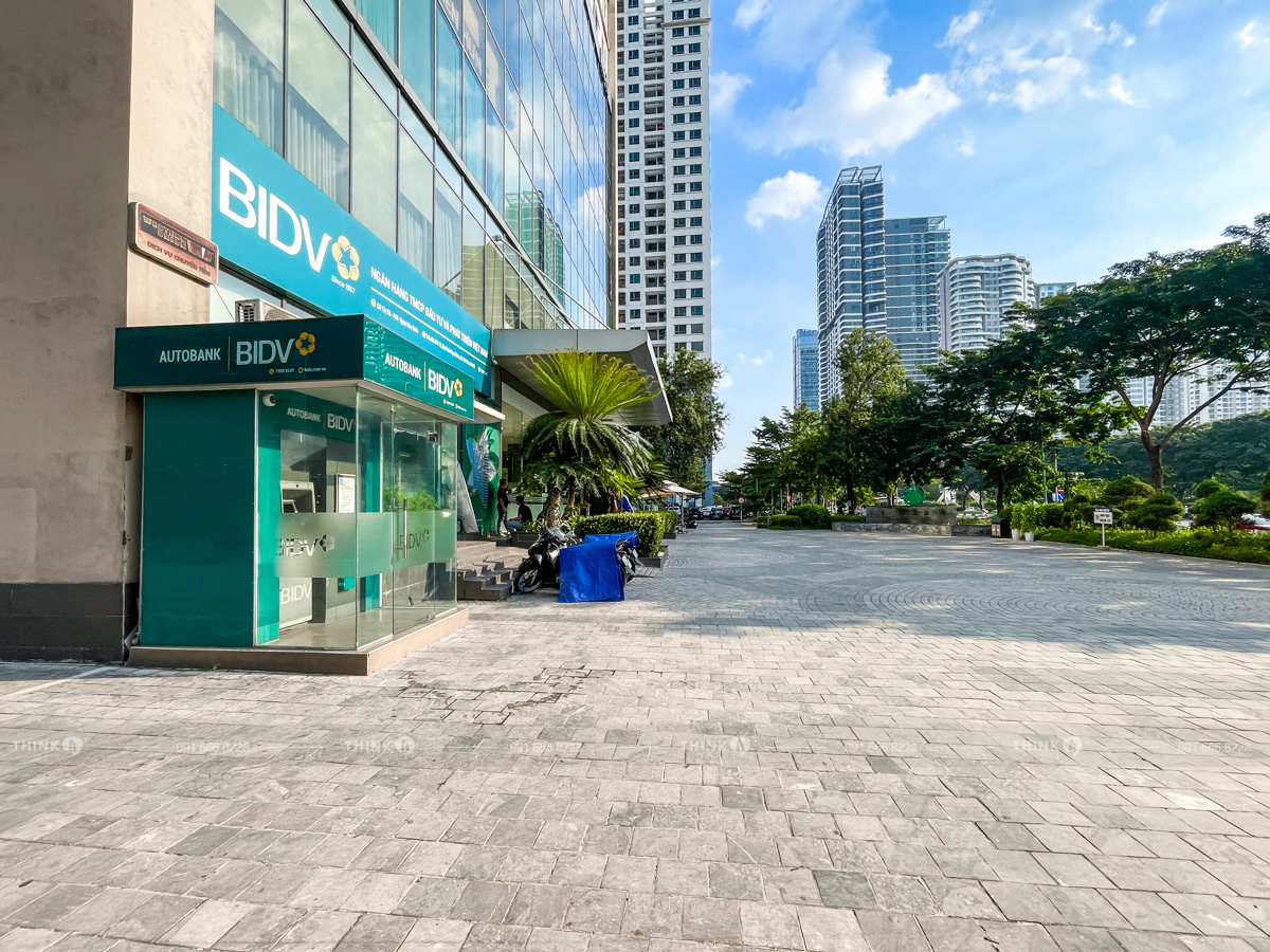 Khuôn viên ngoài toà nhà Quang Minh Tower N02 T3