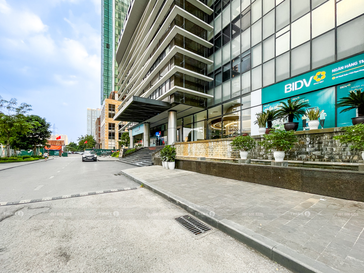 Khuôn viên ngoài toà nhà Tasco Building