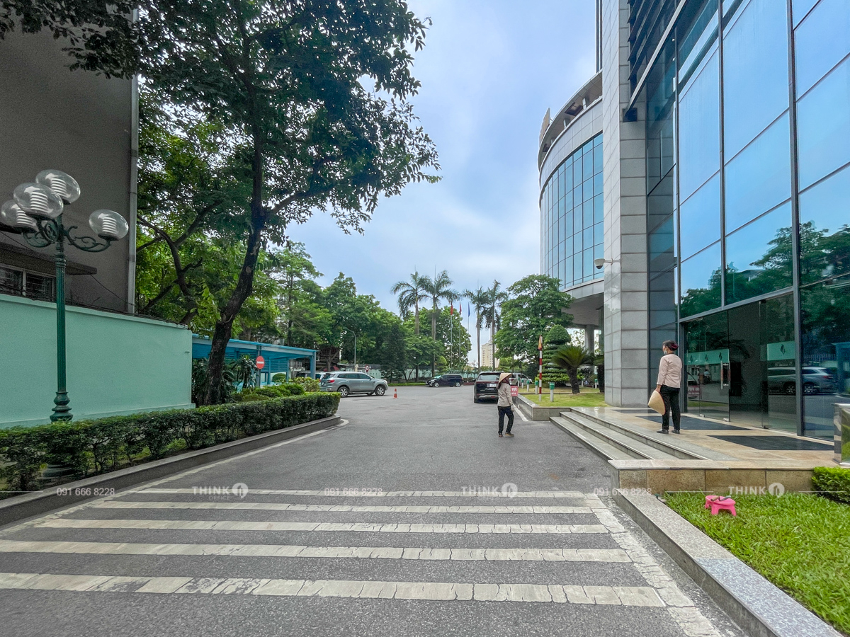 Khuôn viên toà nhà Viện Dầu Khí VPI Tower