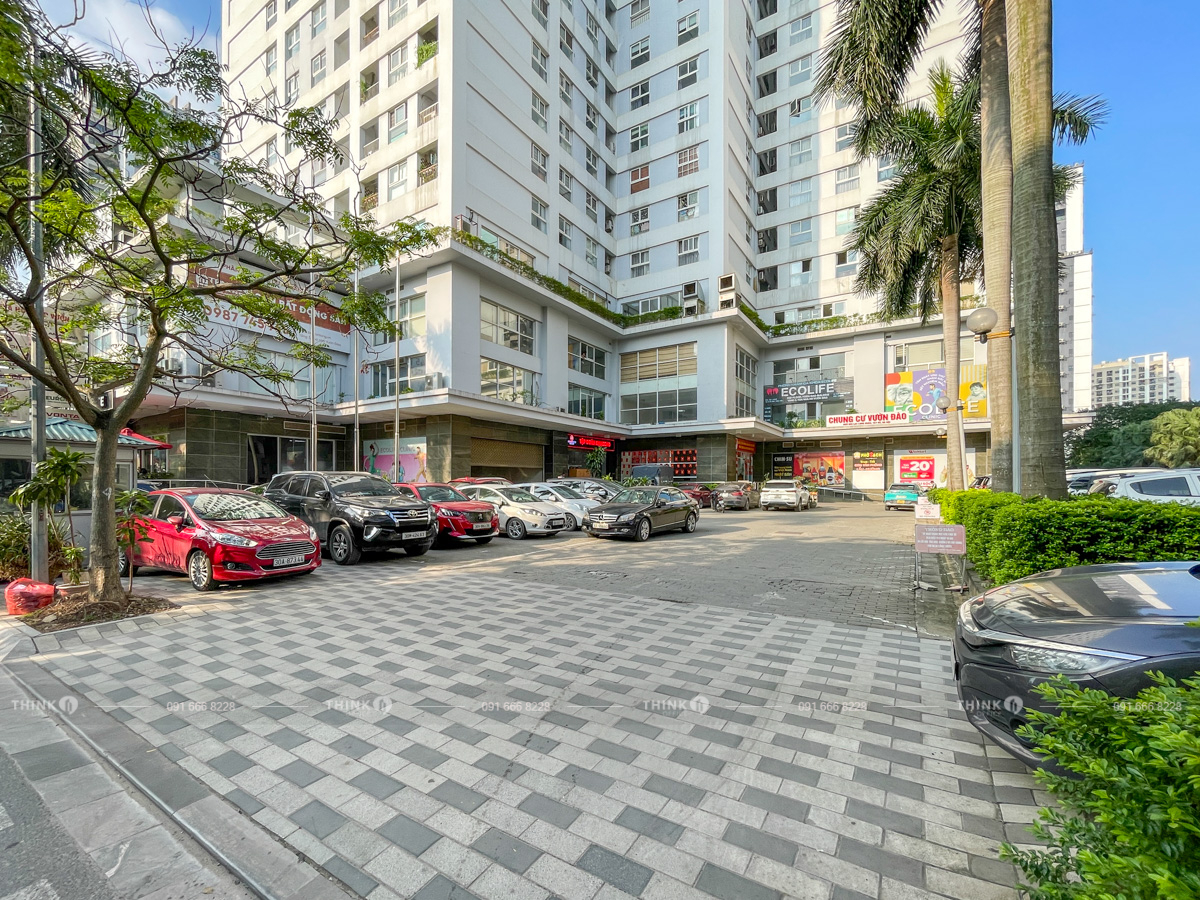 Khuôn viên toà nhà Vườn Đào
