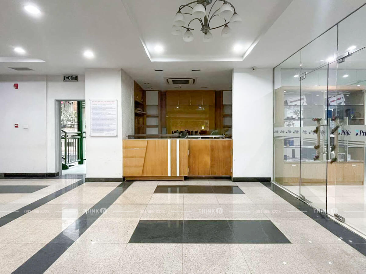 Lê tân toà nhà HEID Building Láng Hạ