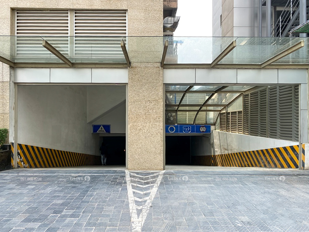 Lối vào hầm để xe Zodiac Building