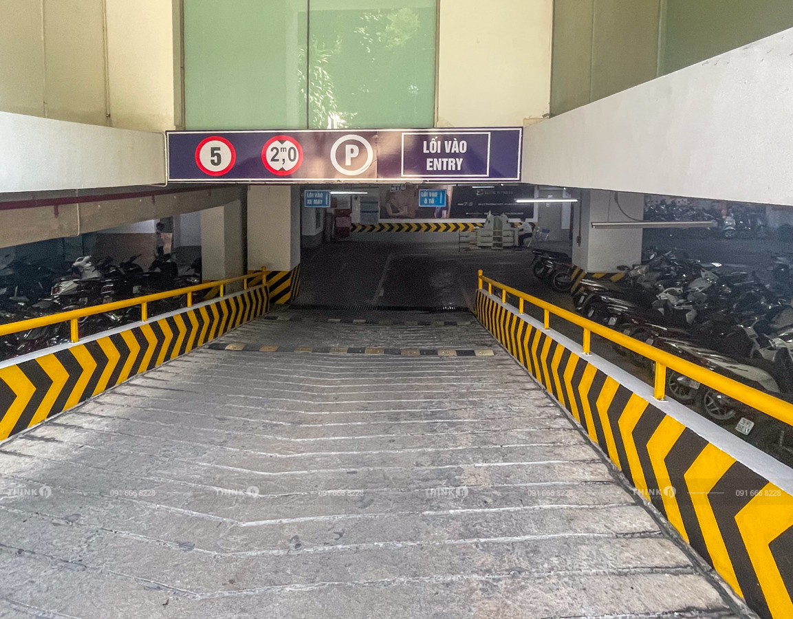 Lối vào hầm để xe toà nhà Hồng Hà Center
