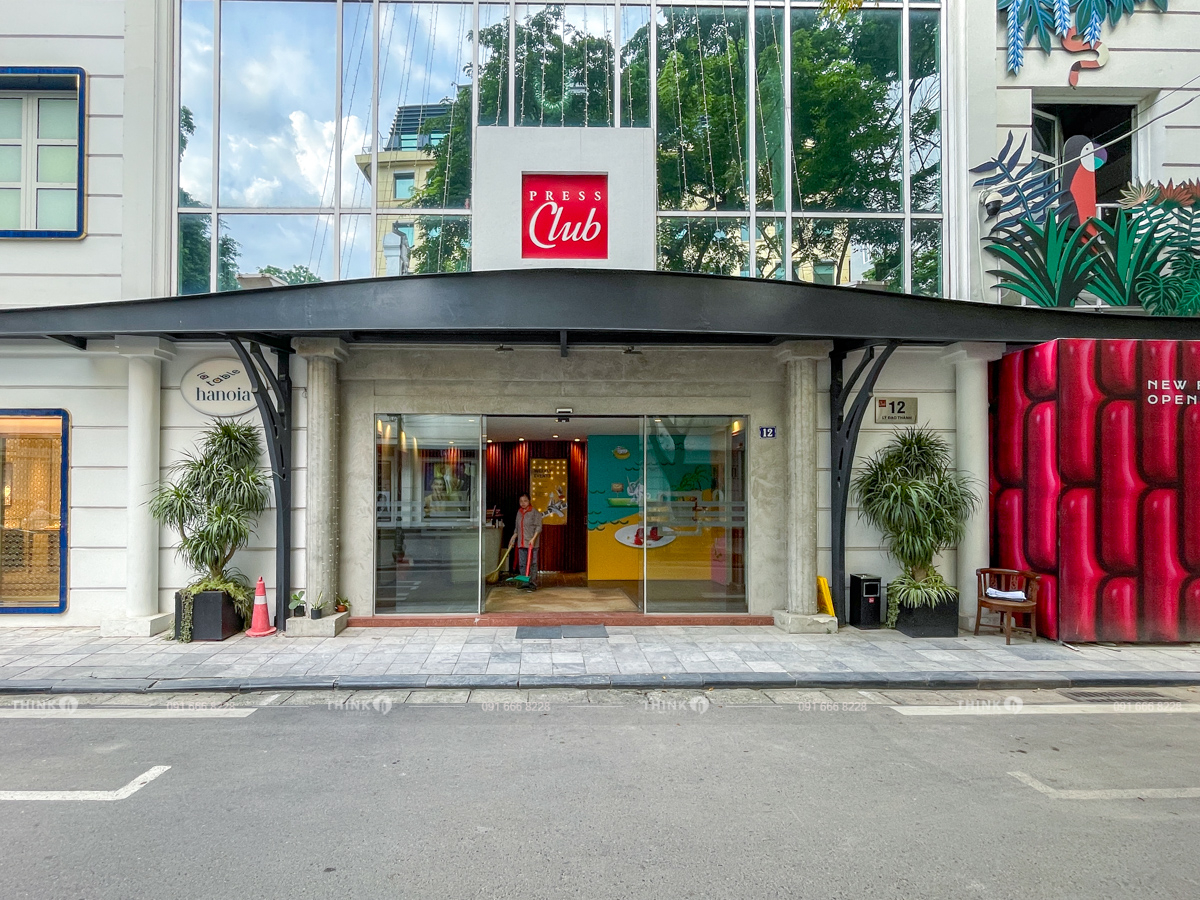 Lối vào sảnh toà nhà Press Club Lý Thái Tổ