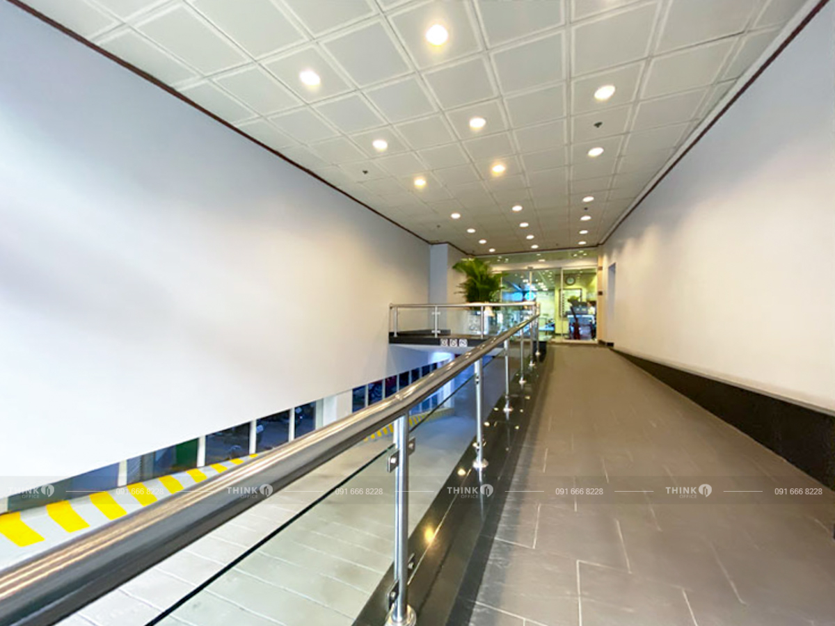Lối vào sảnh văn phòng toà nhà Asia Tower Phố Nhà Thờ