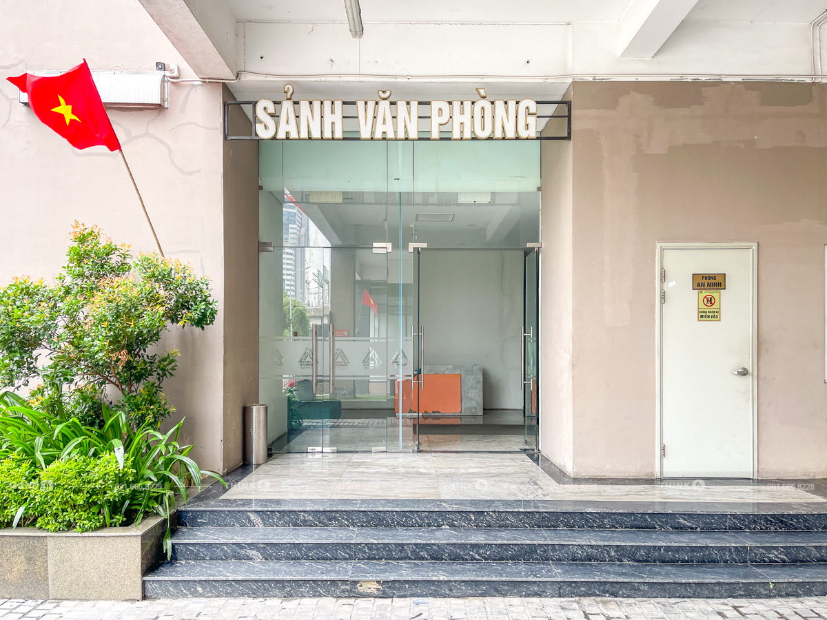 Lối vào sảnh văn phòng toà nhà Ban Cơ yếu Chính Phủ Lê Văn Lương