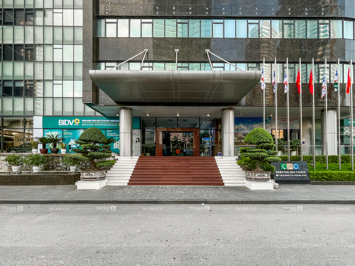 Lối vào sảnh văn phòng toà nhà CEO Tower Phạm Hùng