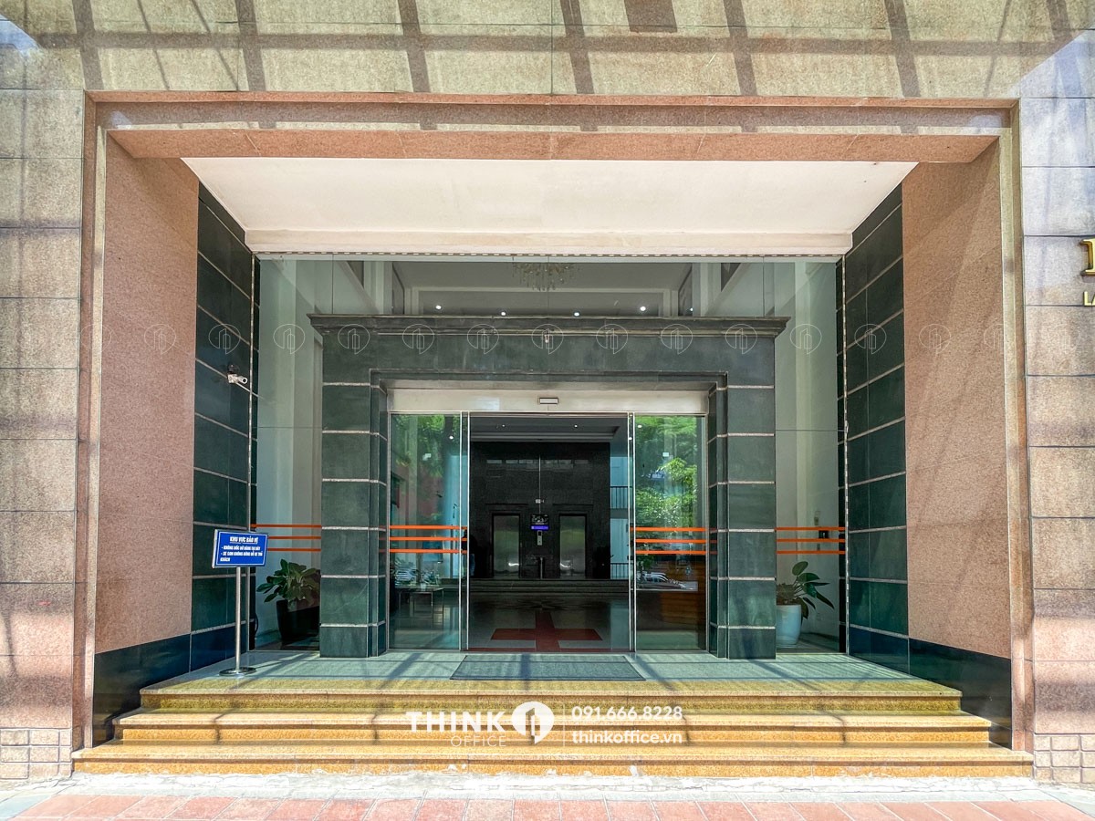 Lối vào sảnh chính văn phòng toà nhà Hanco 3 Building 14 Láng Hạ