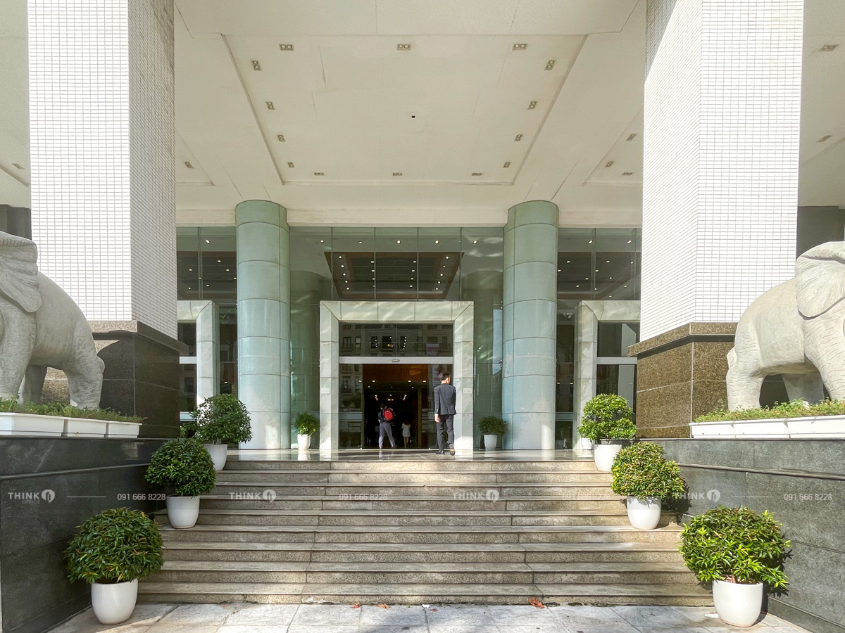 Lối vào sảnh văn phòng toà nhà Nam Cường Building