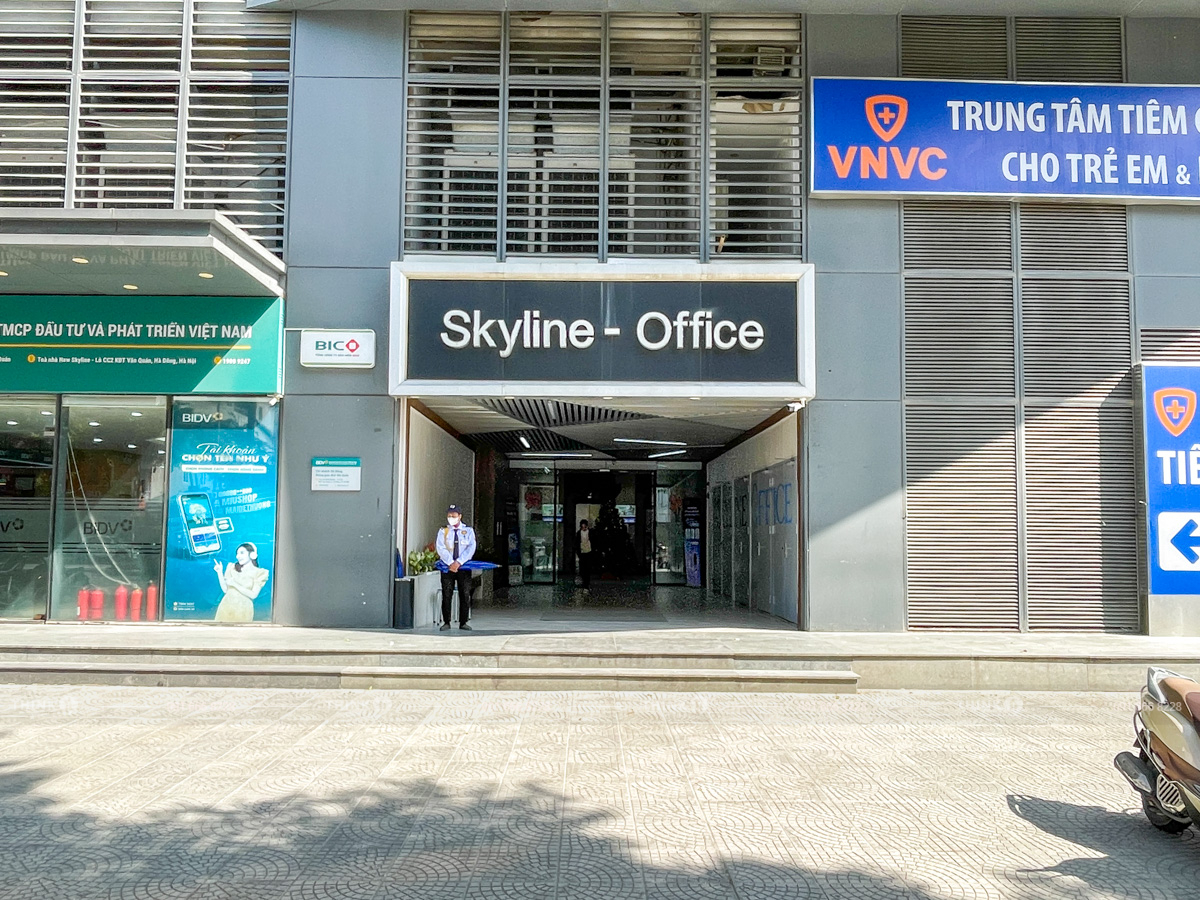 Lối vào sảnh văn phòng toà nhà New Skyline