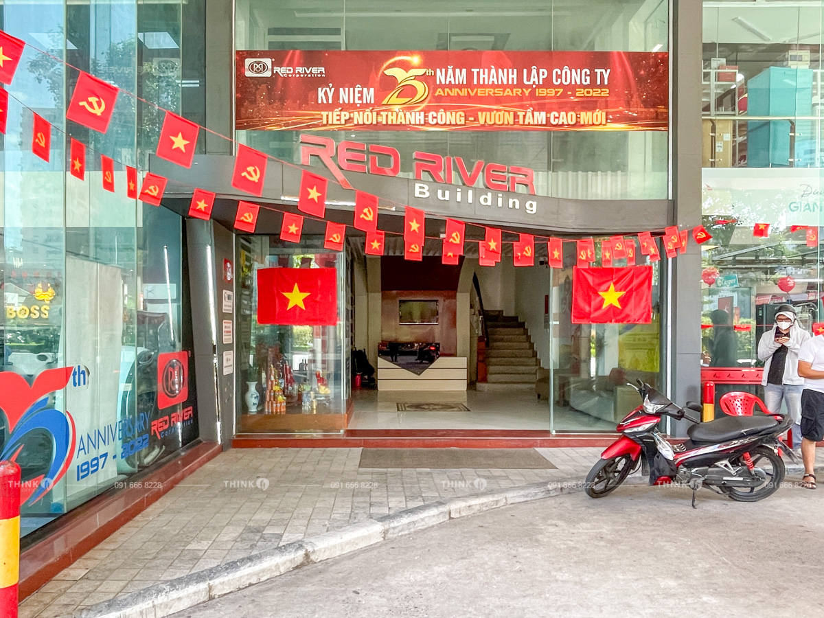 Lối vào sảnh văn phòng toà nhà Red River Building Lê Văn Lương