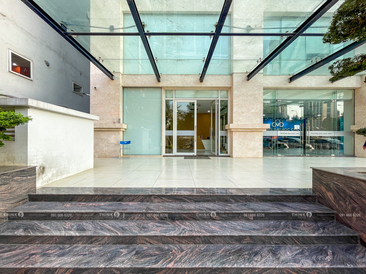 Lối vào sảnh văn phòng toà nhà Vạn Phúc Building