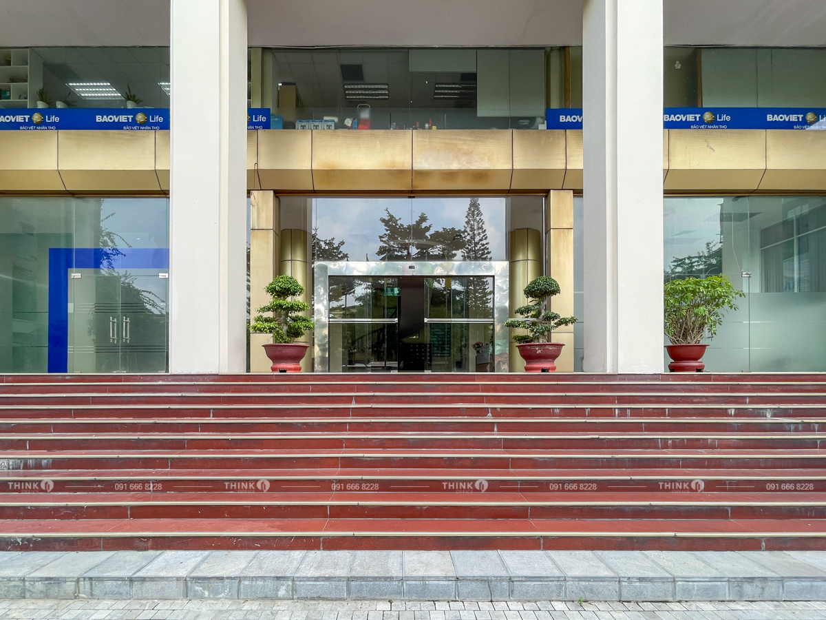 Lối vào sảnh văn phòng toà nhà Vinare Building