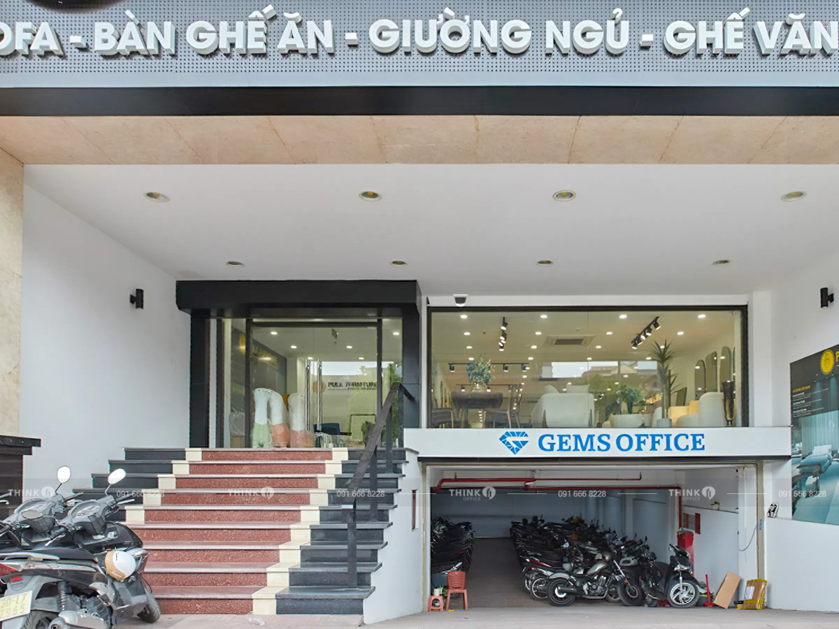 Lối vào toà nhà 35 Nguyễn Xiển