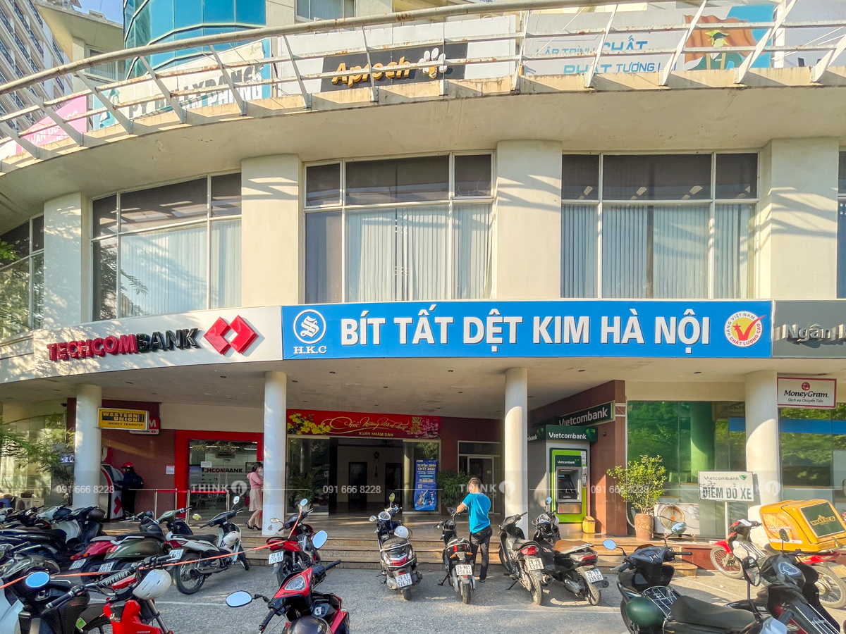 Lối vào toà nhà Dệt Kim