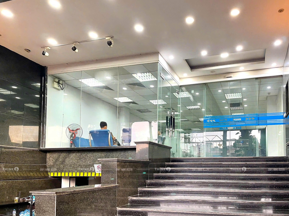 Lối vào toà nhà Office Building 85 Nguyễn Du