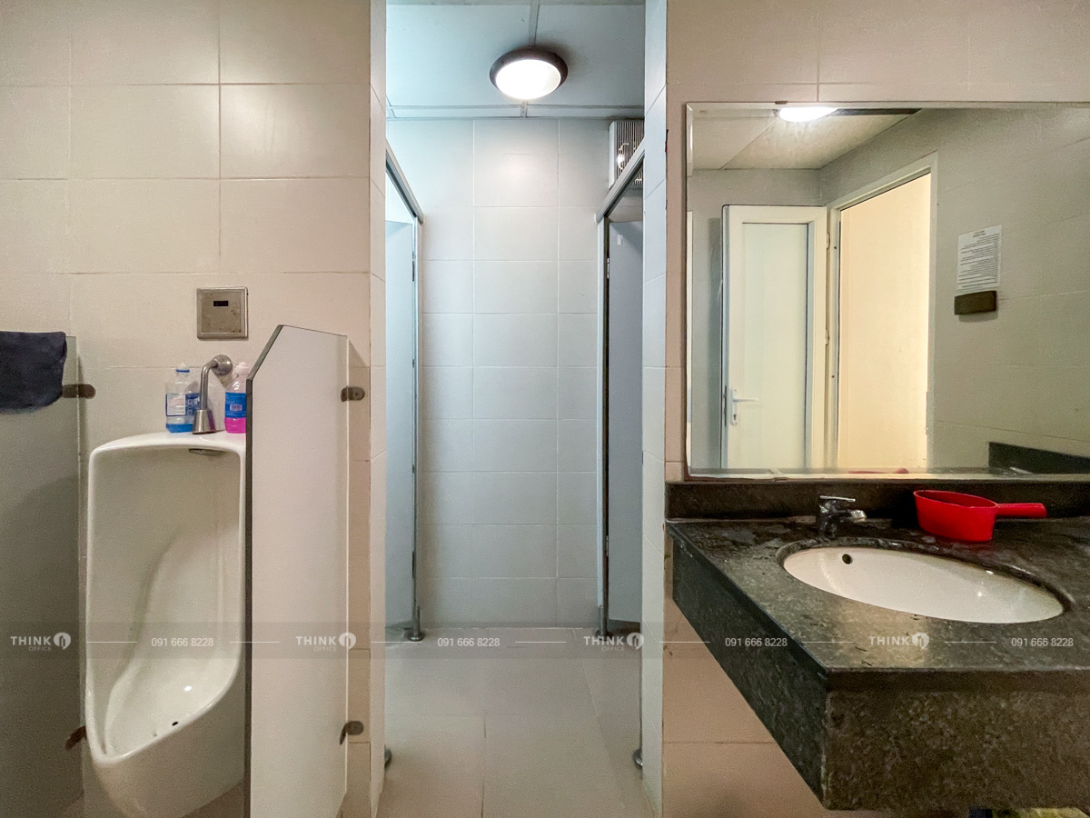 Nhà vệ sinh Intracom Cầu Diễn