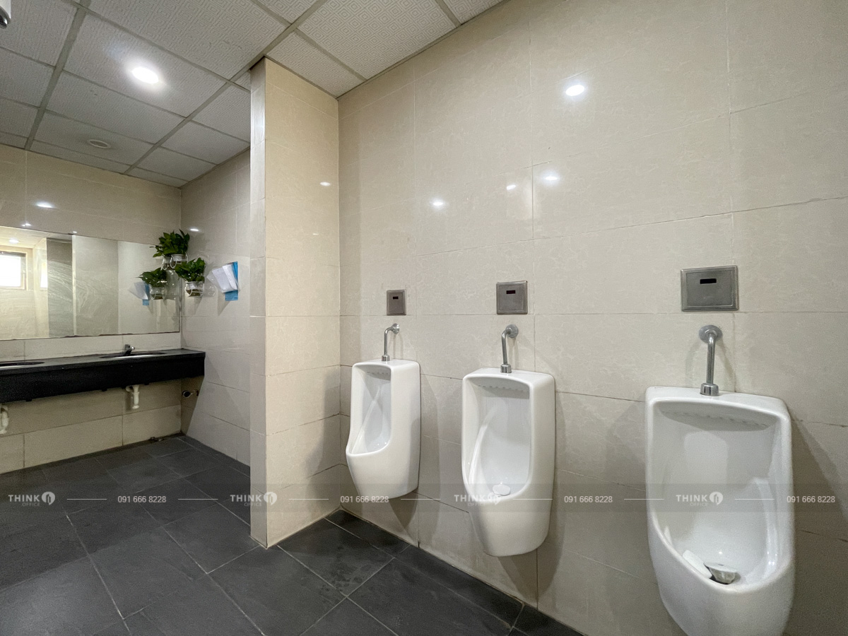 Nhà vệ sinh Rainbow Văn Quán