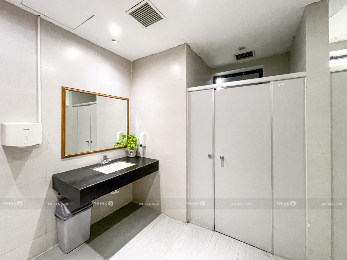 Nhà vệ sinh Trương Định Plaza