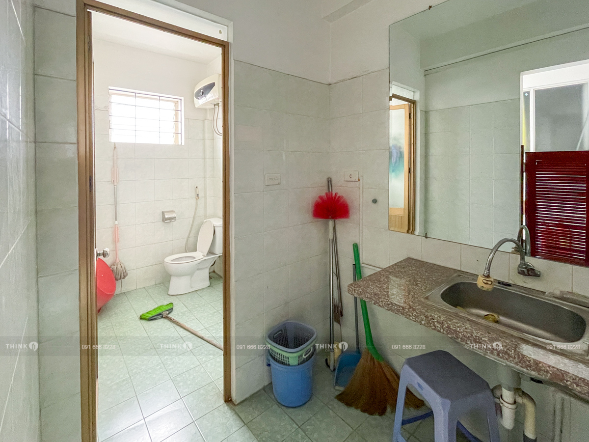 Nhà vệ sinh toà nhà Apex Building Bùi Thị Xuân