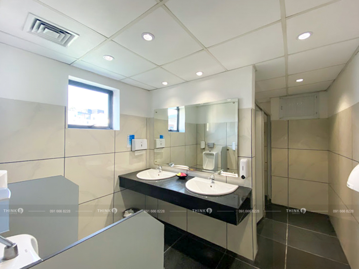 Nhà vệ sinh toà nhà Asia Tower Phố Nhà Thờ